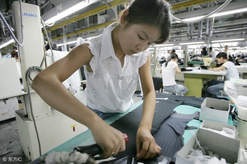 校服加工行业的新风尚与变化趋势